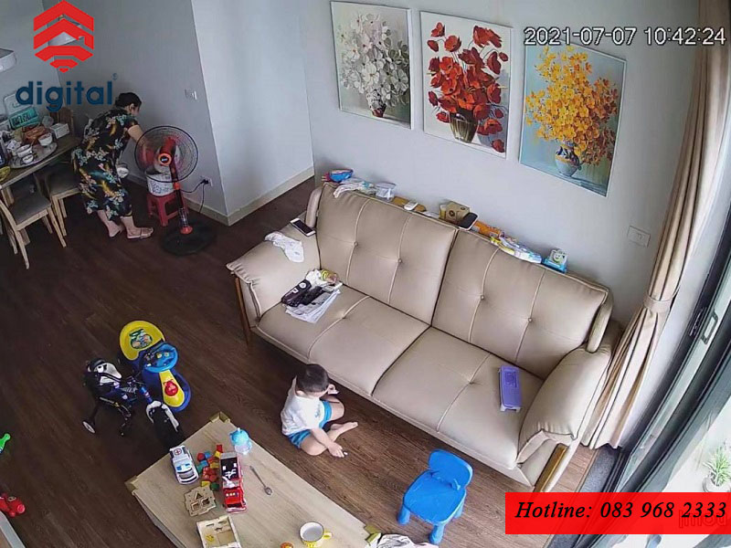 Camera theo dõi em bé tại nhà với cơ chế xoay 360 độ